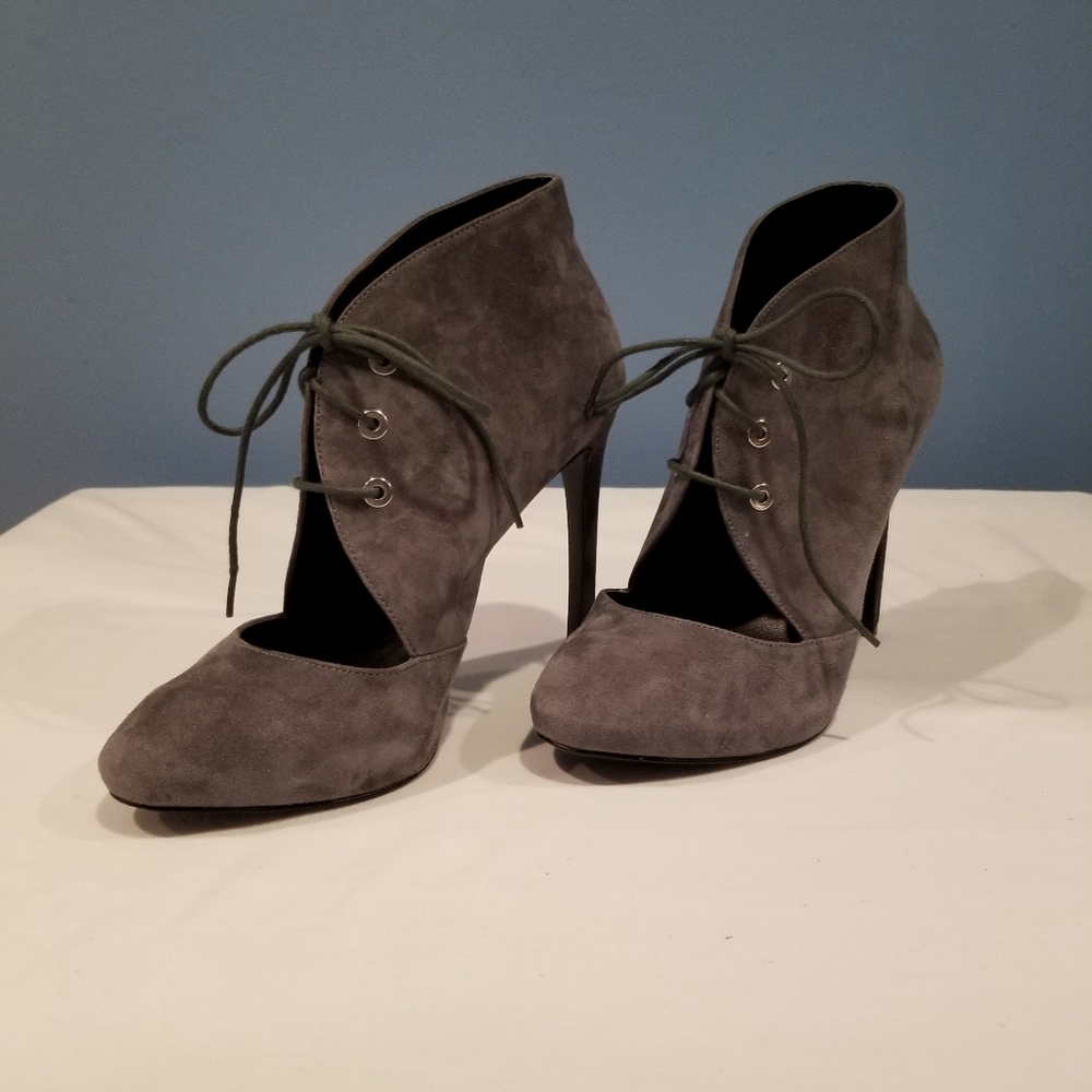 Preowned Nine West Grey Suede Cut Out Lace Up Booties